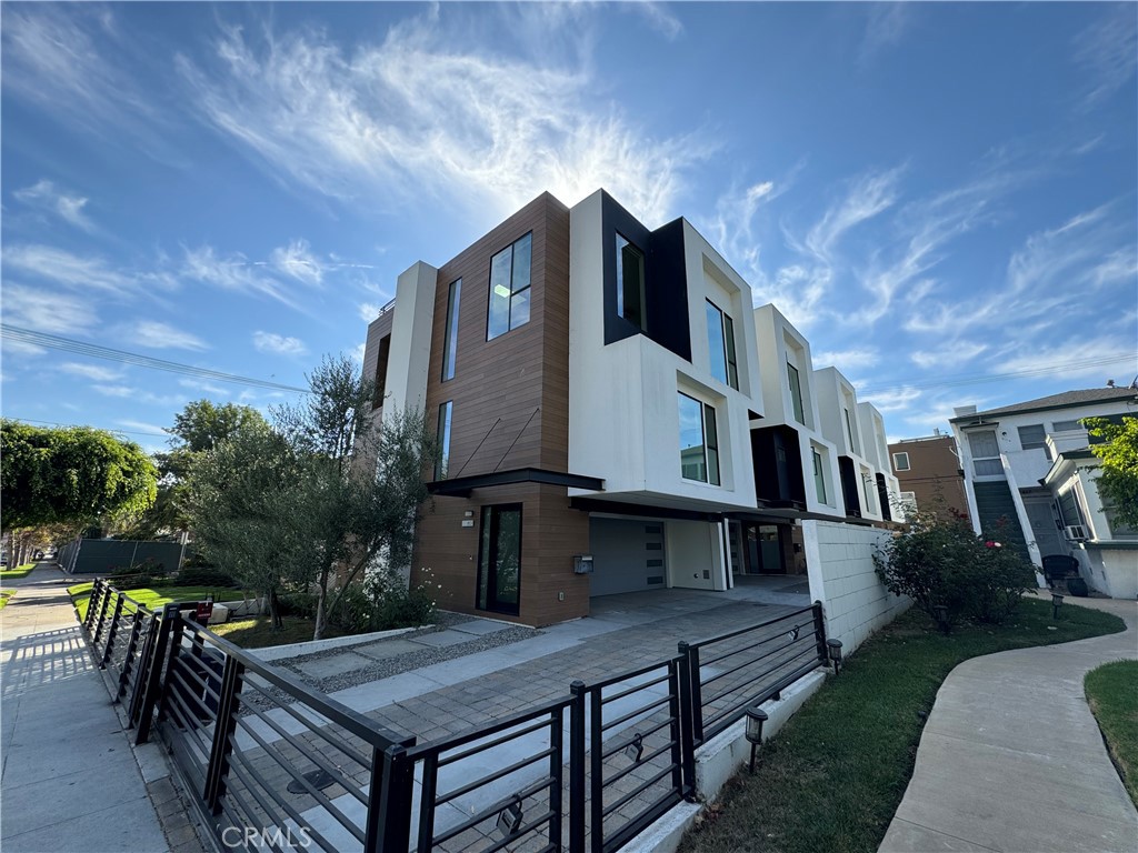 809 North Detroit Street Los Angeles, CA 90046 - Photo 1 of 6