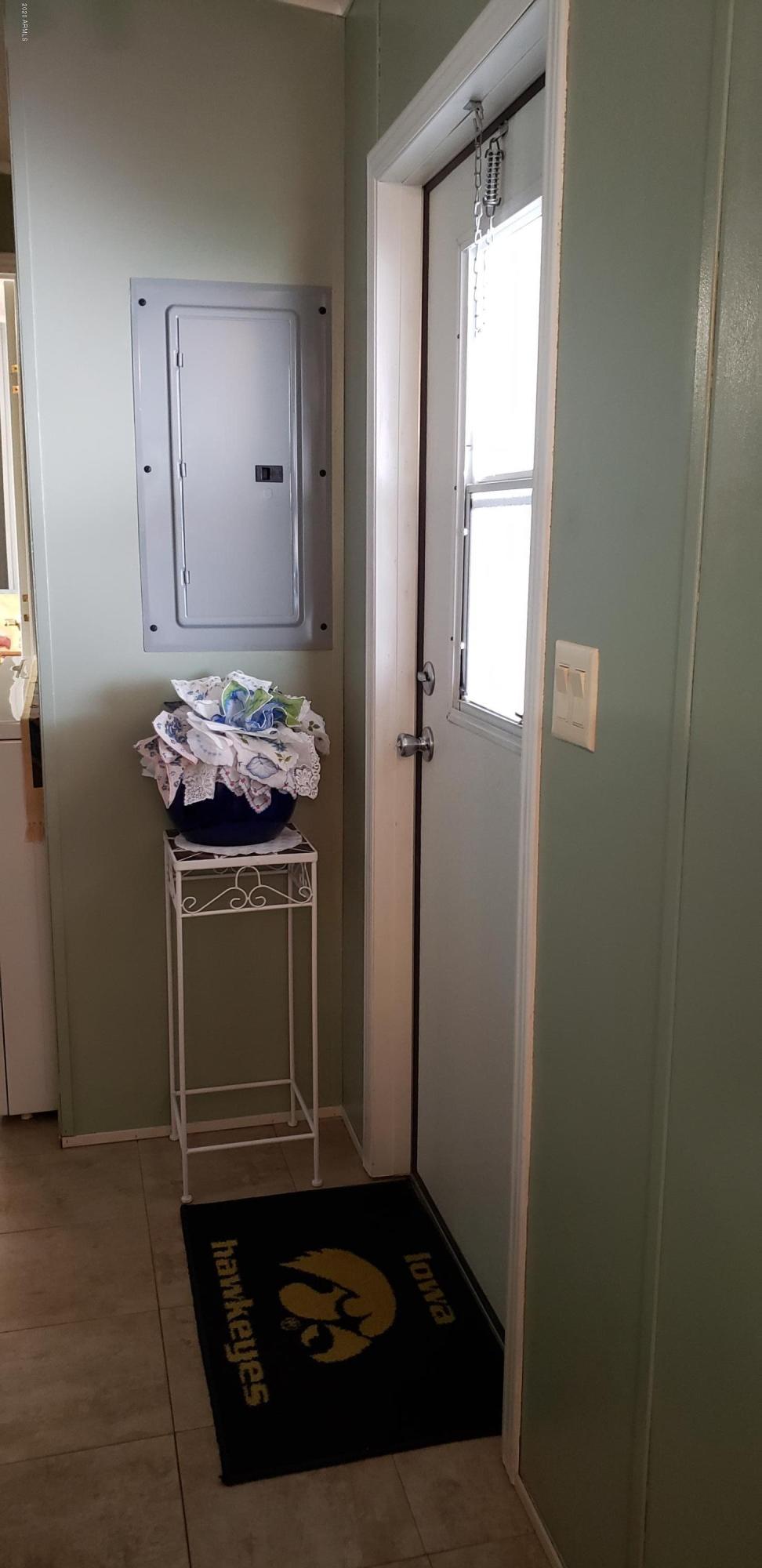 301 South Signal Butte Road, Unit 226 Apache Junction, AZ 85120 - Photo 23 of 42 a room with an oven