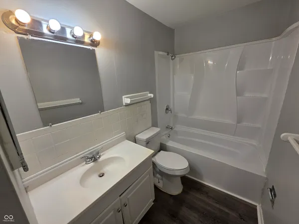 $950 | 6262 Eastridge Drive, Unit 202, Indianapolis, IN 46219