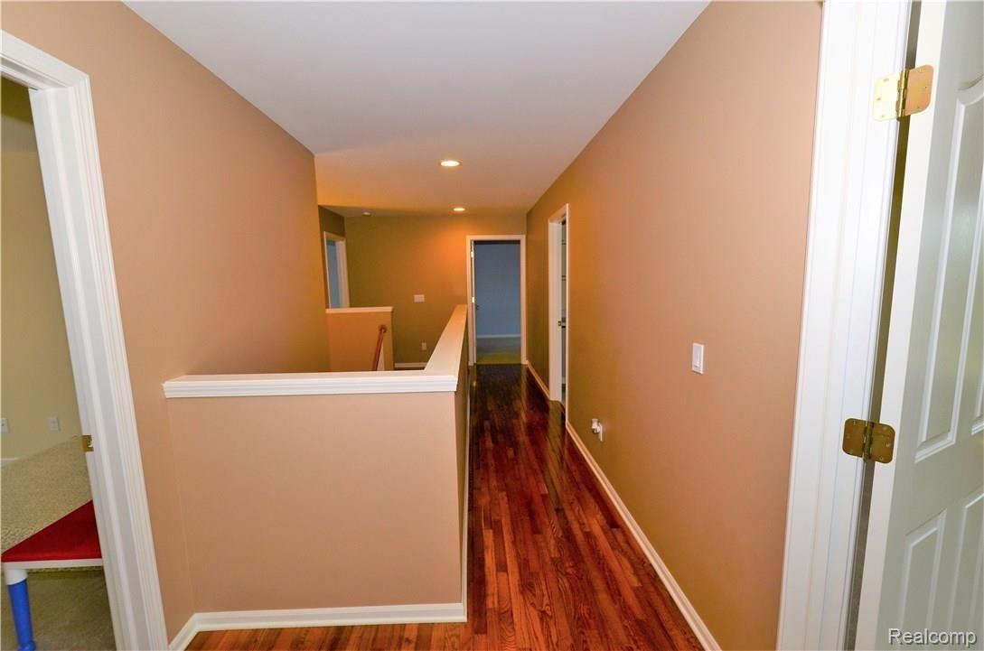 5304 Ashmonte Court Rochester, MI 48306 - Photo 24 of 47 Second floor