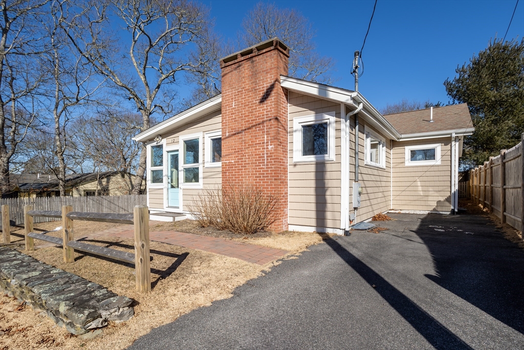 12 Wellington Road Onset, MA 02558 - Photo 4 of 37 Gallery Image 4