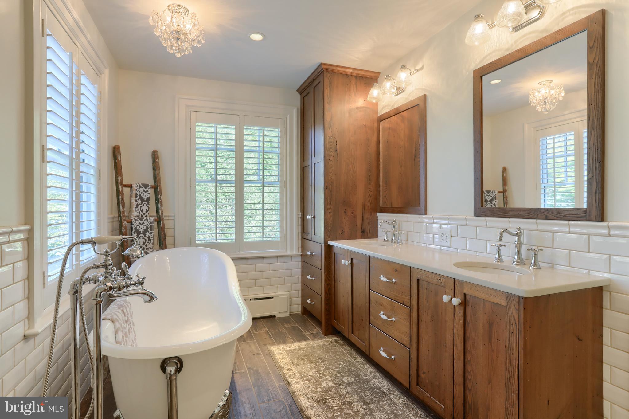 118 Elm Avenue Hershey, PA 17033 - Photo 27 of 54 a spacious bathroom with sinks mirror and a bathtub