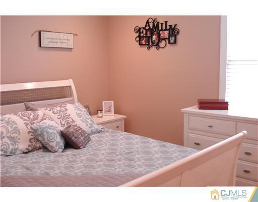 57 Walnut Street Edison, NJ 08817 - Photo 11 of 25 Gallery Image 11