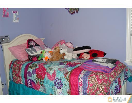 57 Walnut Street Edison, NJ 08817 - Photo 13 of 25 Gallery Image 13