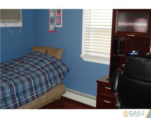 57 Walnut Street Edison, NJ 08817 - Photo 16 of 25 Gallery Image 16