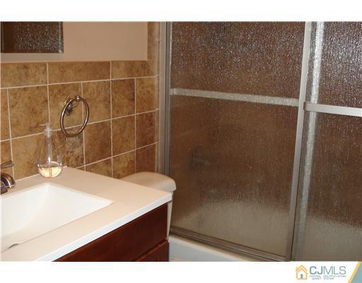 57 Walnut Street Edison, NJ 08817 - Photo 18 of 25 Gallery Image 18