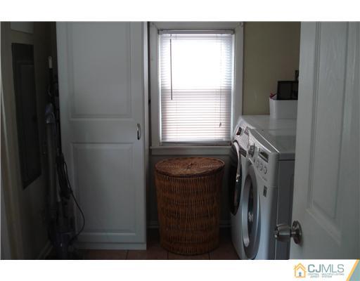 57 Walnut Street Edison, NJ 08817 - Photo 19 of 25 Gallery Image 19