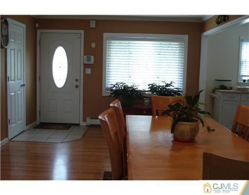 57 Walnut Street Edison, NJ 08817 - Photo 4 of 25 Gallery Image 4