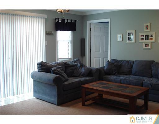 57 Walnut Street Edison, NJ 08817 - Photo 5 of 25 Gallery Image 5