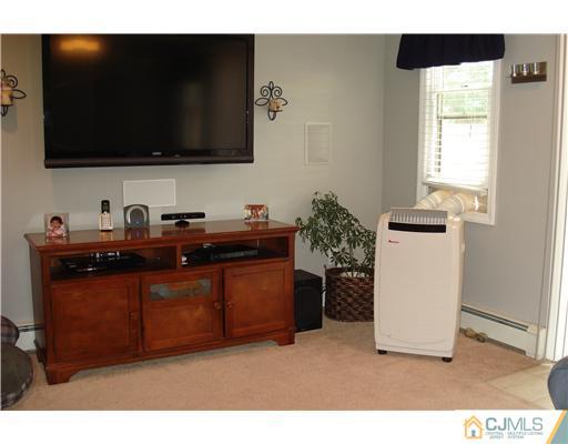 57 Walnut Street Edison, NJ 08817 - Photo 6 of 25 Gallery Image 6