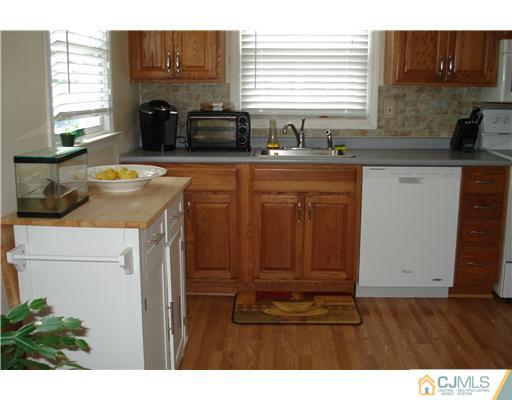 57 Walnut Street Edison, NJ 08817 - Photo 9 of 25 Gallery Image 9