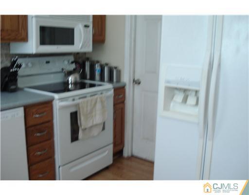 57 Walnut Street Edison, NJ 08817 - Photo 10 of 25 Gallery Image 10