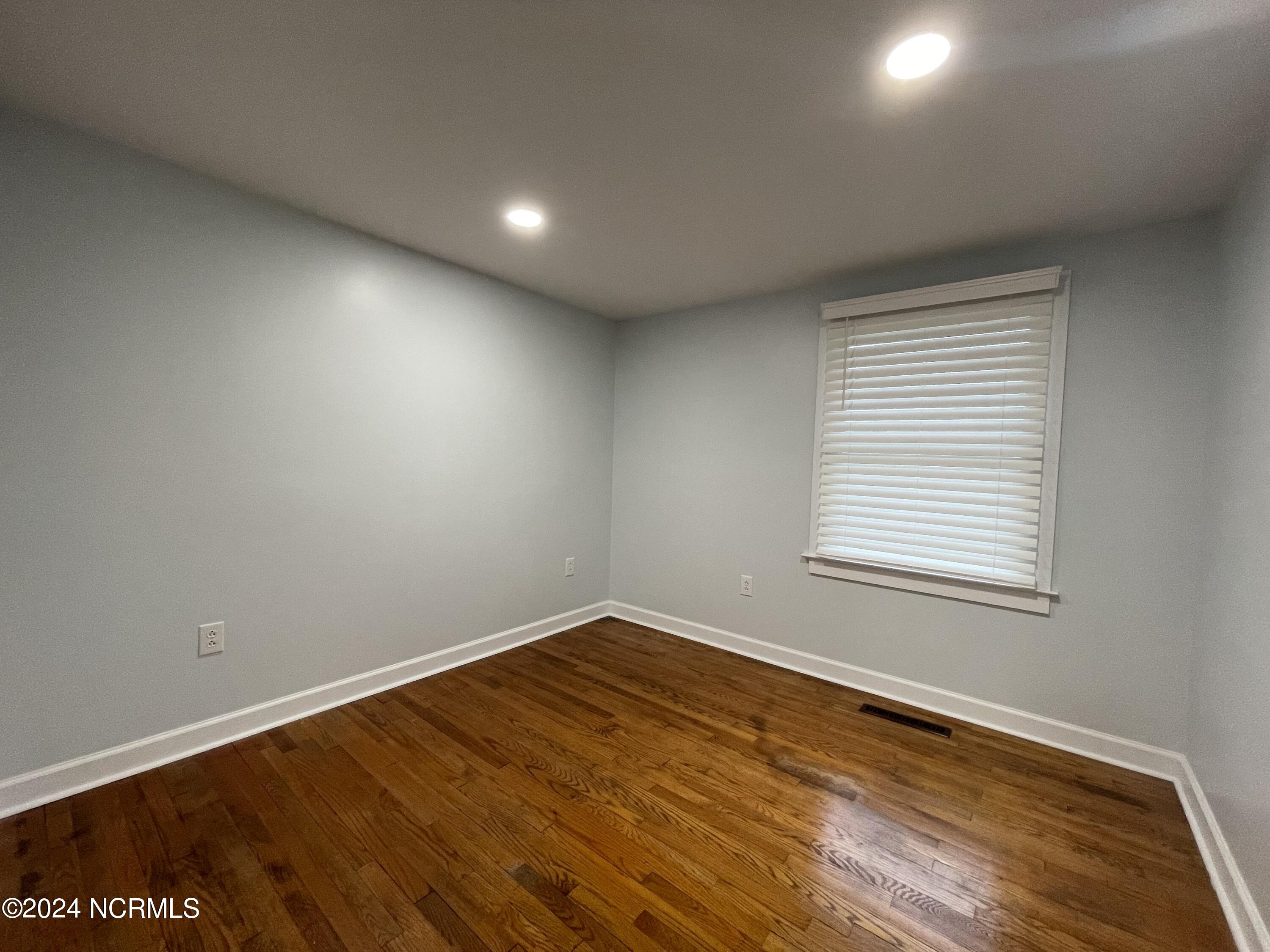 1455 Hickory Grove Road Williamston, NC 27892 - Photo 27 of 34 Guest bedroom