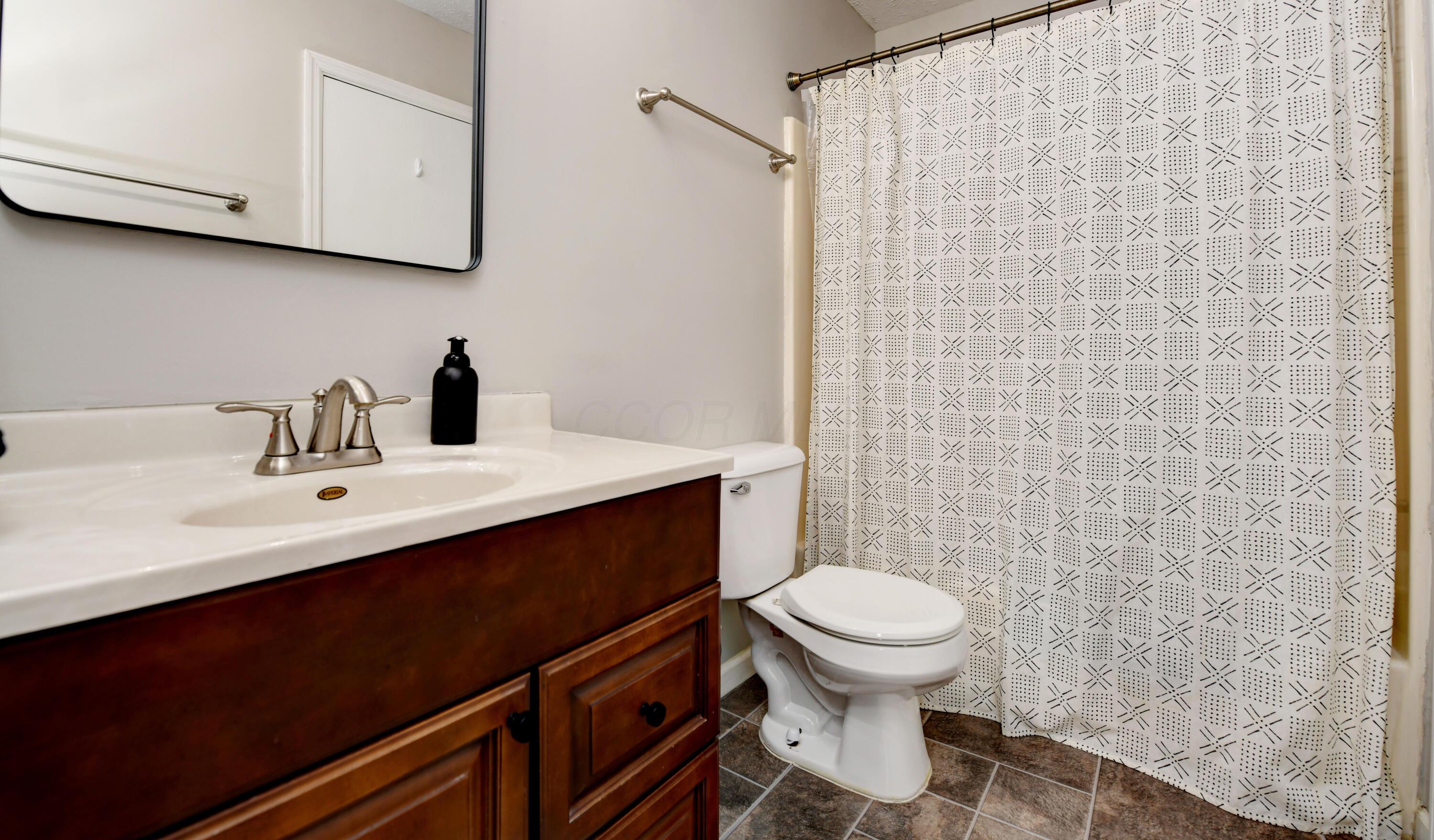 3455 Hines Road Columbus, OH 43230 - Photo 21 of 38 Entry Level Bath (2)