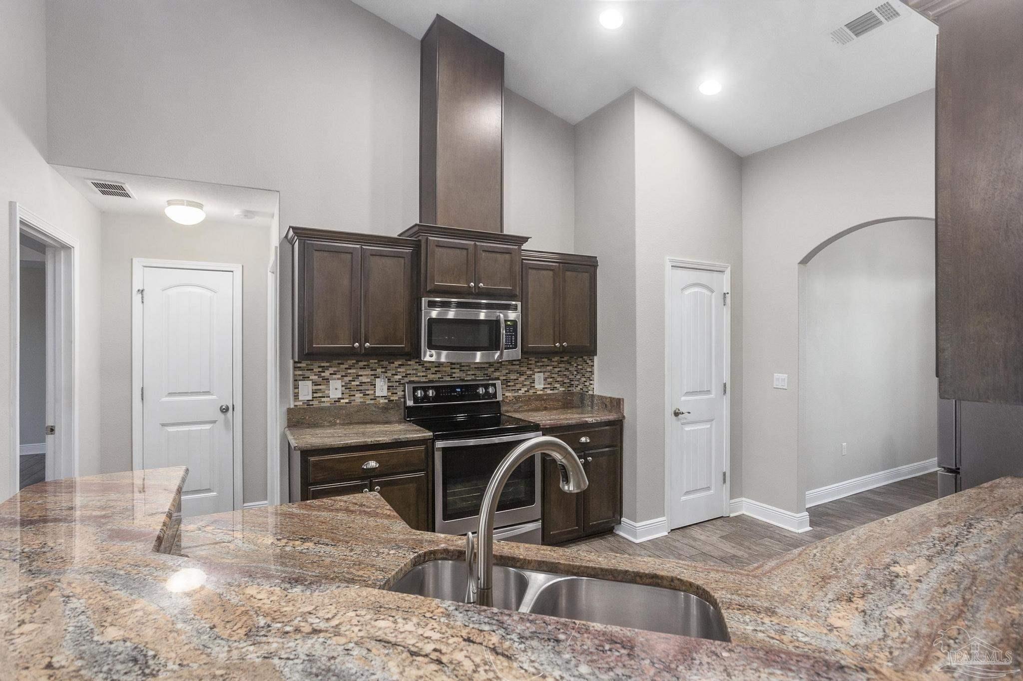 4817 Perspective Drive Milton, FL 32570 - Photo 12 of 50