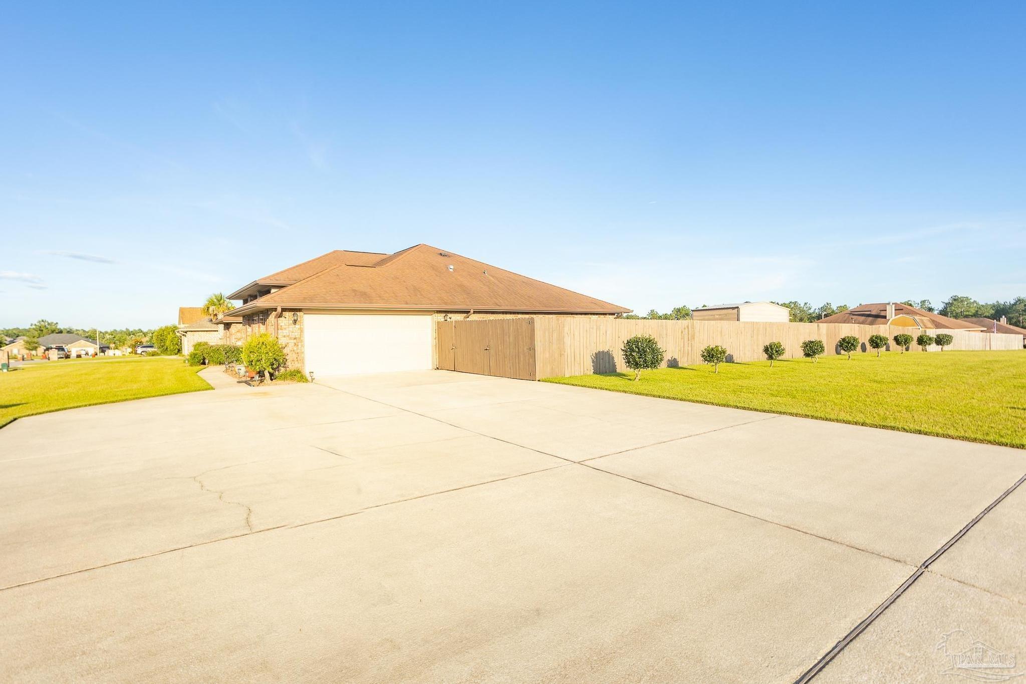 4817 Perspective Drive Milton, FL 32570 - Photo 3 of 50