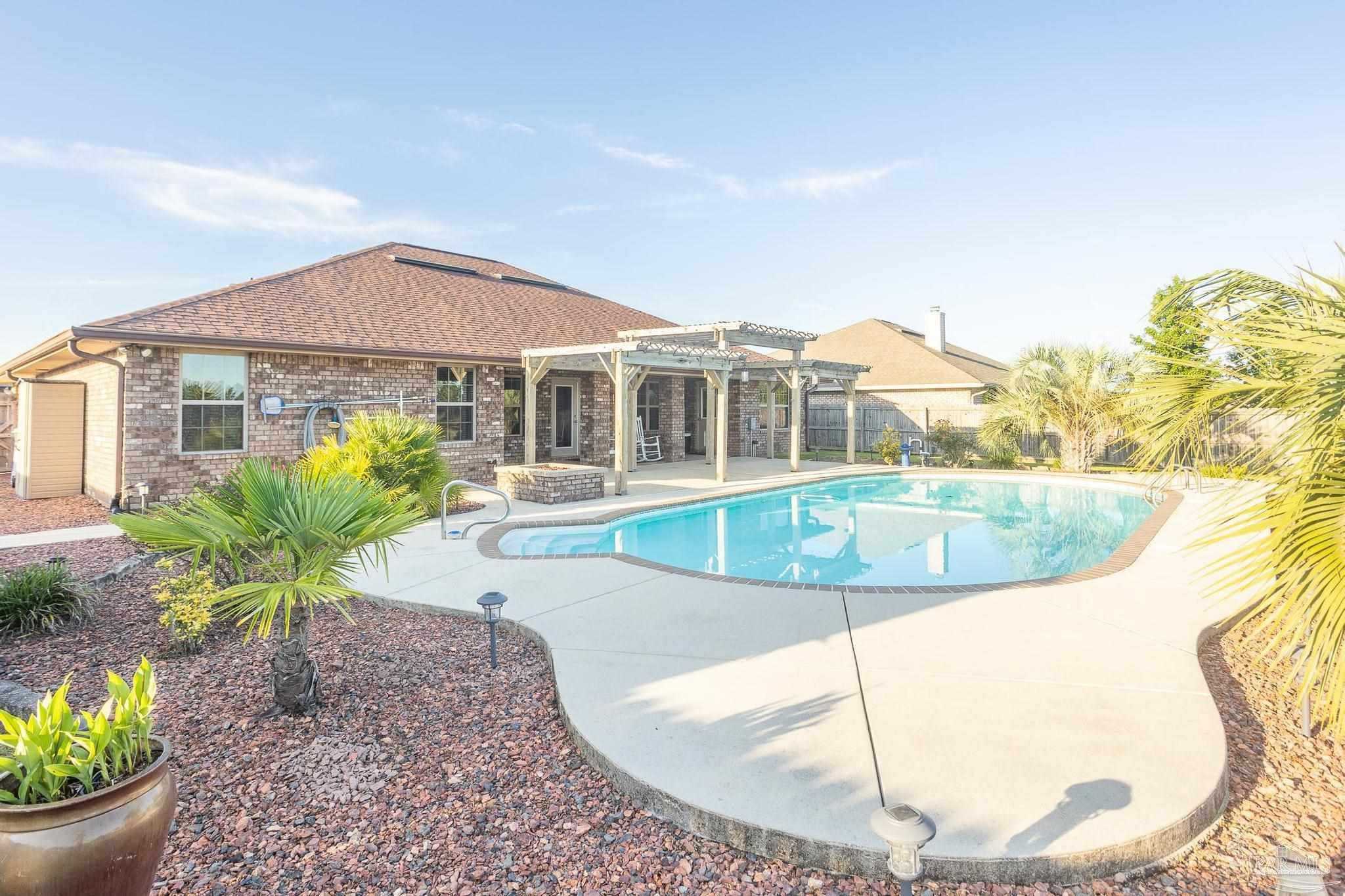 4817 Perspective Drive Milton, FL 32570 - Photo 4 of 50