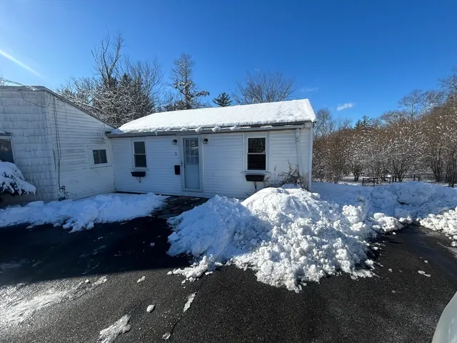 $1,800 | 969 Plymouth Street, Unit 5, Abington, MA 02351