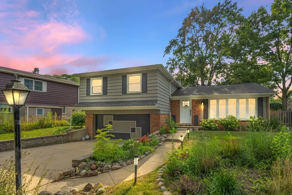 $529,000 | 1806 North Park Drive, Mount Prospect, IL 60056