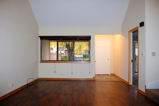 637 Bryce Trail Roselle, IL 60172 - Photo 2 of 13