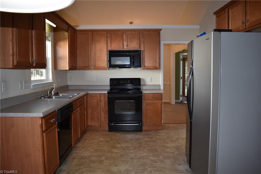 4708 Ridgefall Road Greensboro, NC 27410 - Photo 4 of 10