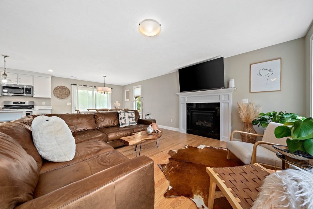 54 McEachron Drive Stoughton, MA 02072 - Photo 4 of 40