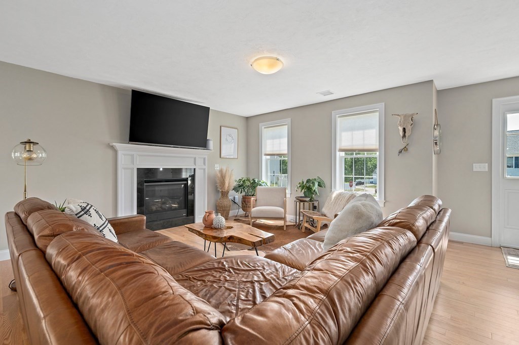 54 McEachron Drive Stoughton, MA 02072 - Photo 6 of 40