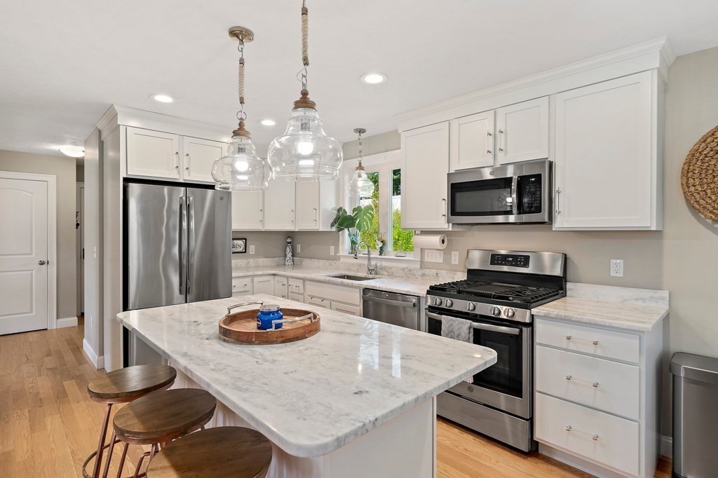 54 McEachron Drive Stoughton, MA 02072 - Photo 7 of 40