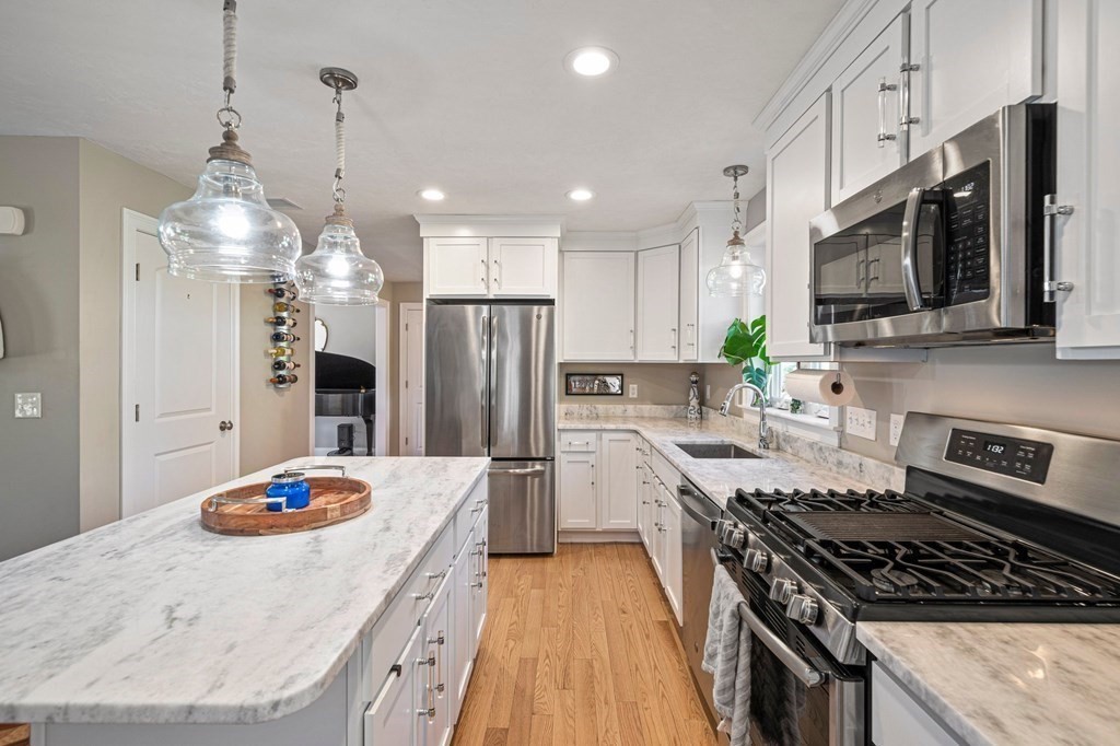 54 McEachron Drive Stoughton, MA 02072 - Photo 8 of 40