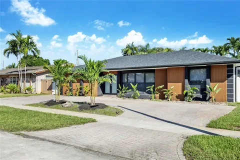 $1,795,000 | 1925 Northeast 208th Terrace, Miami, FL 33179