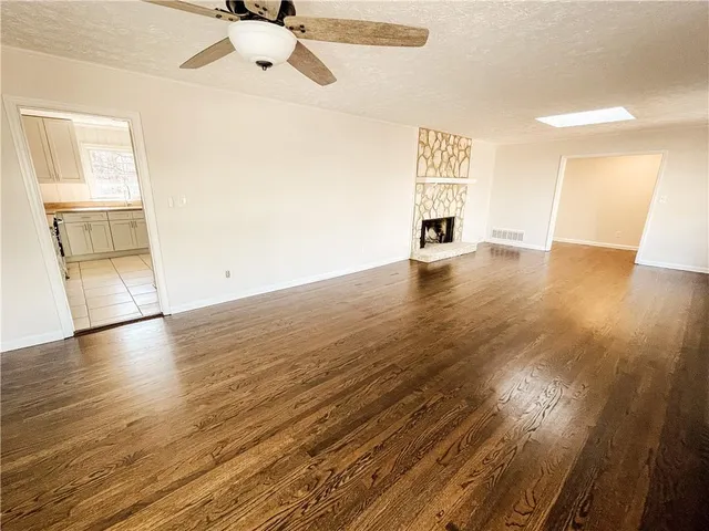 $2,400 | 359 North Victoria Road, Woodstock, GA 30189