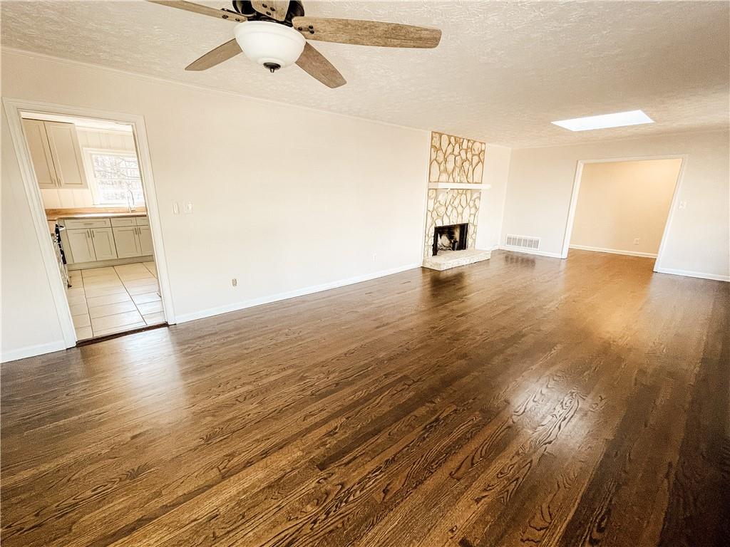 359 North Victoria Road Woodstock, GA 30189 - Photo 5 of 25