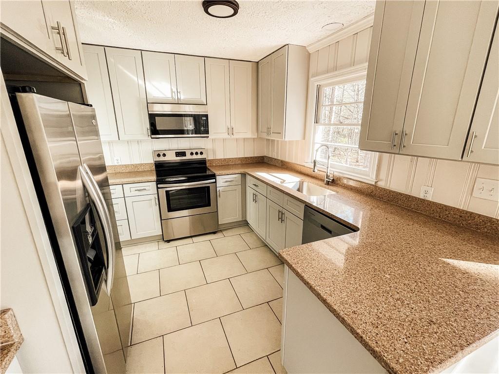 359 North Victoria Road Woodstock, GA 30189 - Photo 6 of 25