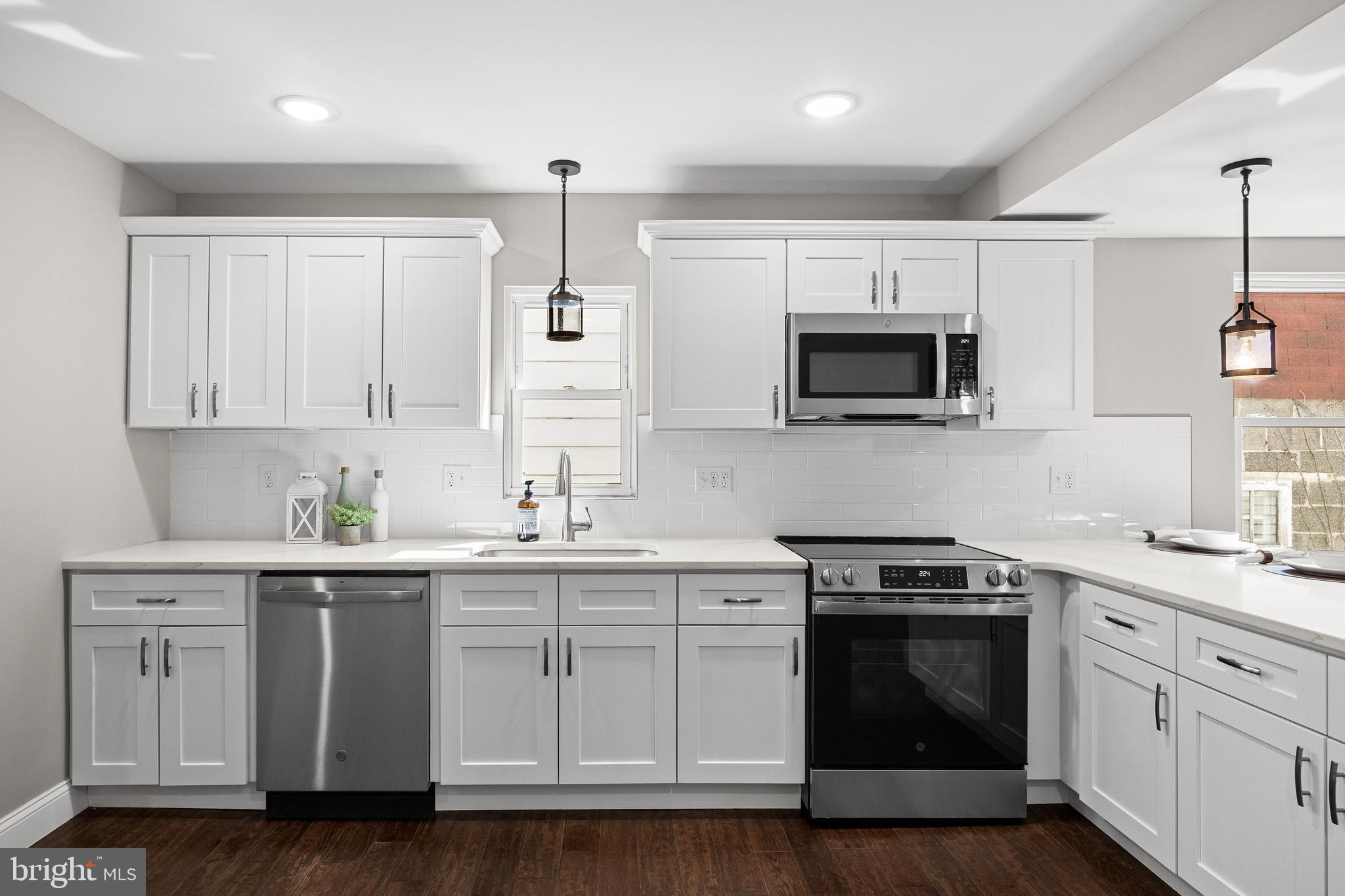 50 Pine Street Mount Holly, NJ 08060 - Photo 11 of 32 Quartz Counter tops