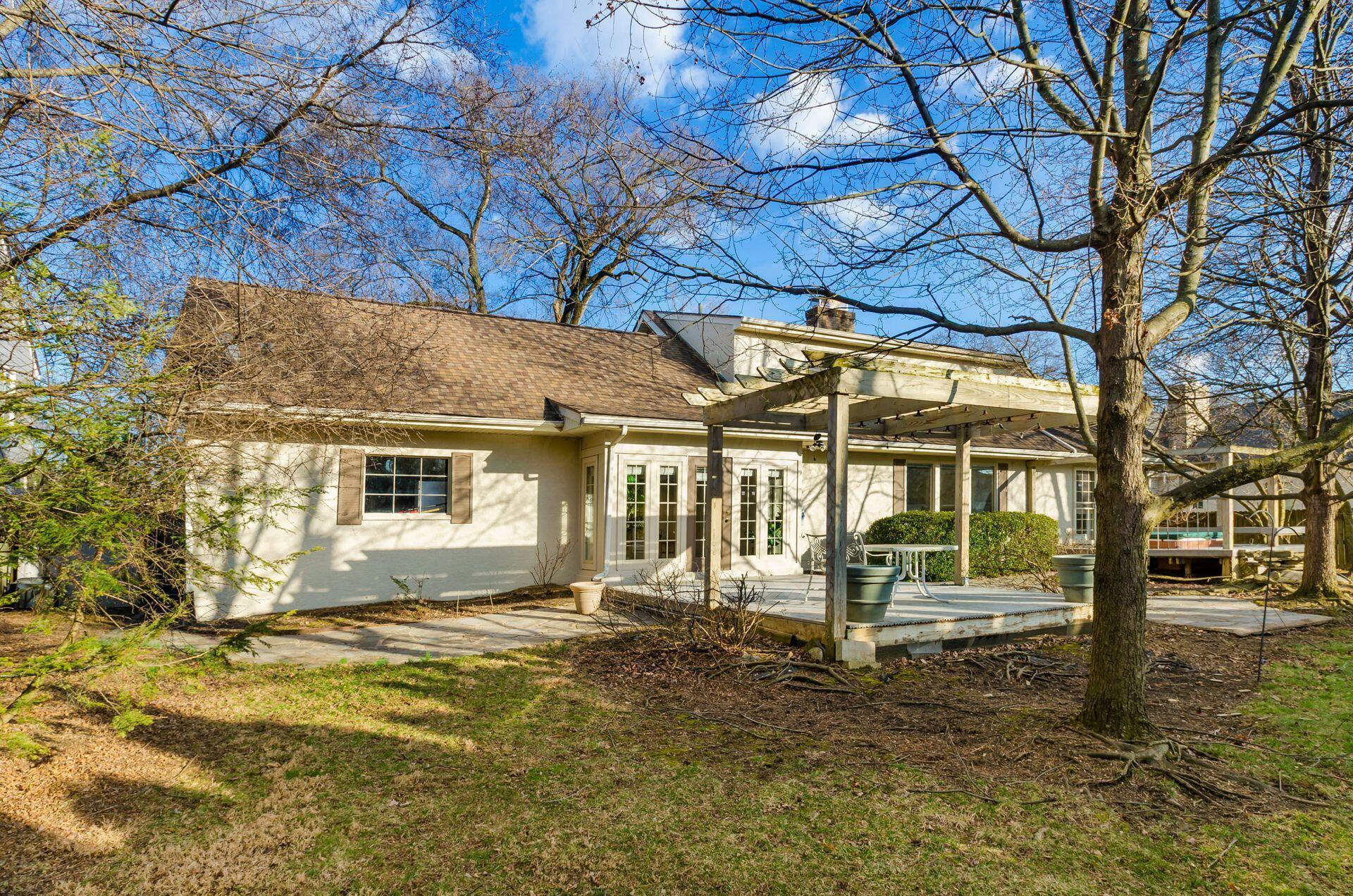 41 South Broadleigh Road Columbus, OH 43209 - Photo 42 of 50 Pergola and deck!