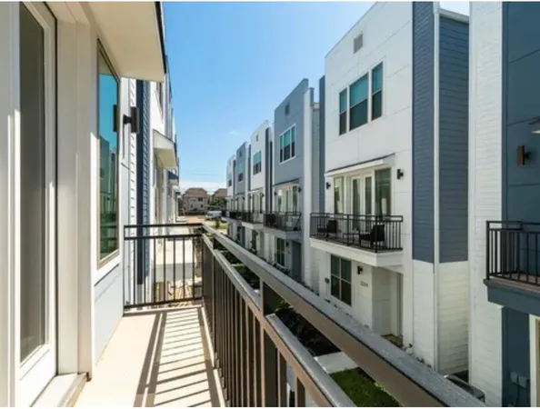 $2,950 | 2208 McGowen Street, Houston, TX 77004