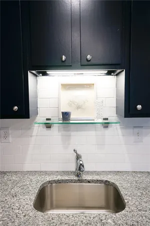 $2,600 | 603 Thames Street, Unit 1, Newport, RI 02840