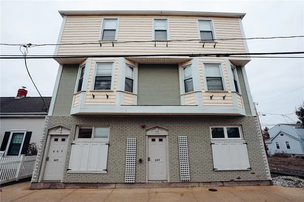 $2,600 | 603 Thames Street, Unit 1, Newport, RI 02840