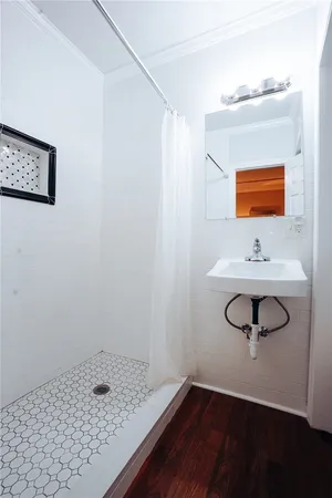 $2,600 | 603 Thames Street, Unit 1, Newport, RI 02840