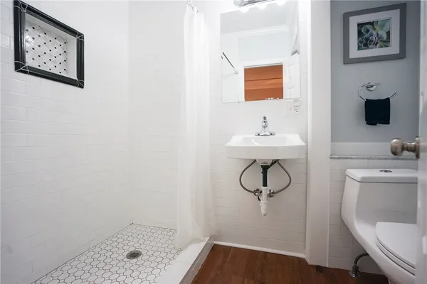 $2,600 | 603 Thames Street, Unit 1, Newport, RI 02840