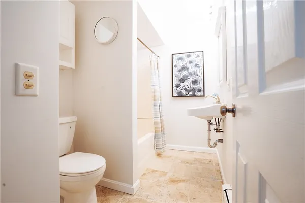 $2,600 | 603 Thames Street, Unit 1, Newport, RI 02840