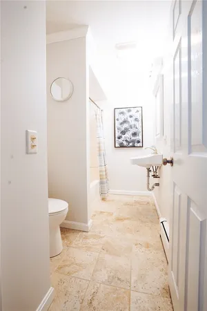 $2,600 | 603 Thames Street, Unit 1, Newport, RI 02840