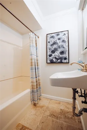 $2,600 | 603 Thames Street, Unit 1, Newport, RI 02840