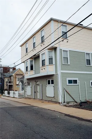 $2,600 | 603 Thames Street, Unit 1, Newport, RI 02840
