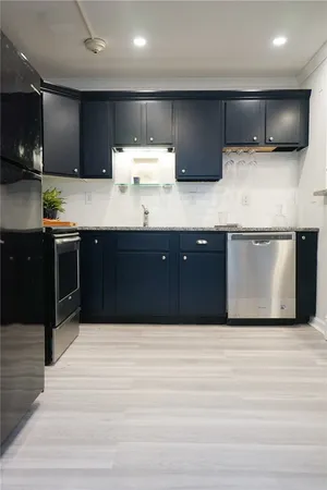 $2,600 | 603 Thames Street, Unit 1, Newport, RI 02840