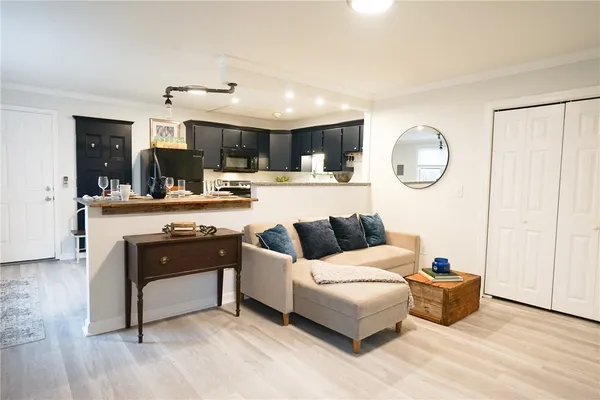 $2,600 | 603 Thames Street, Unit 1, Newport, RI 02840