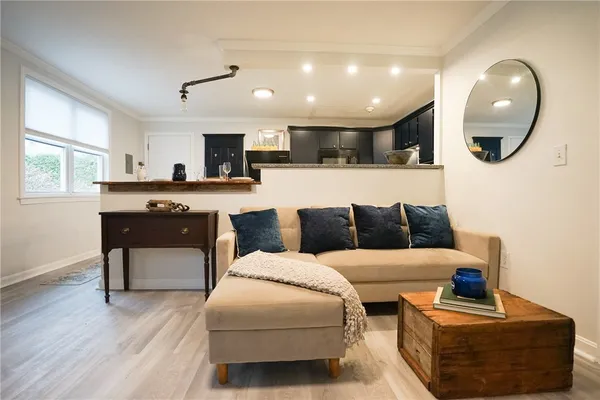 $2,600 | 603 Thames Street, Unit 1, Newport, RI 02840