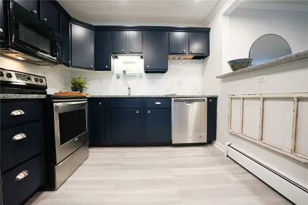 $2,600 | 603 Thames Street, Unit 1, Newport, RI 02840