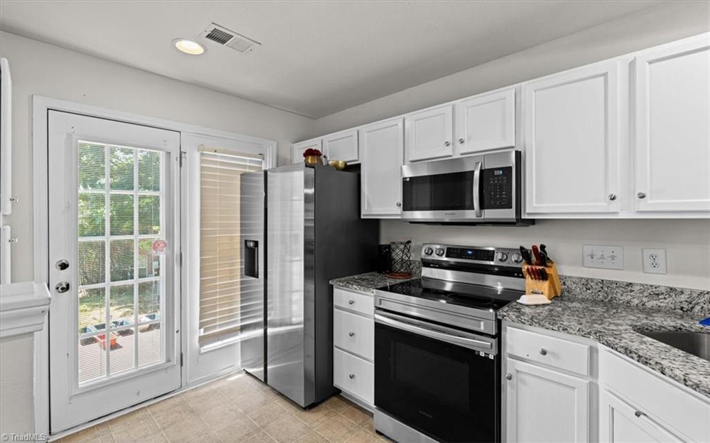 3033 Renaissance Parkway Jamestown, NC 27282 - Photo 10 of 32