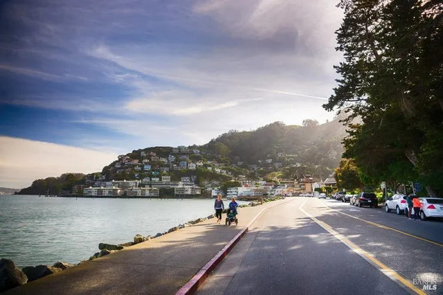 $430,000 | 118 Stanford Way, Sausalito, CA 94965